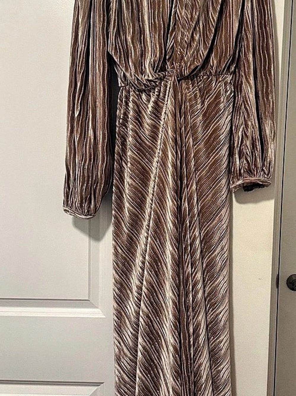 4SI3NNA Pink Velvet Maxi Dress size XS